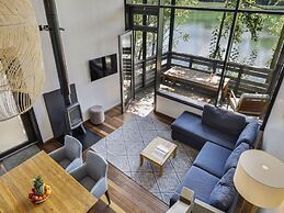 Sky Pad: Lakeside Retreat