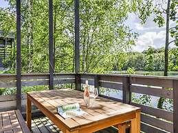 Sky Pad: Lakeside Retreat
