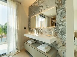 Sunny Villa by Platja Ardiaca