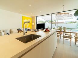 Sunny Villa by Platja Ardiaca