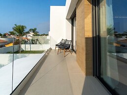 Sunny Villa by Platja Ardiaca
