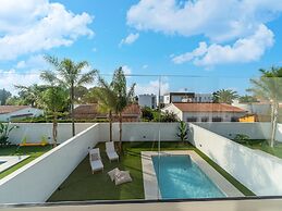 Sunny Villa by Platja Ardiaca