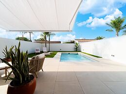Sunny Villa by Platja Ardiaca