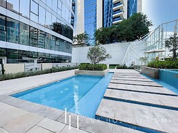 LUX  Pad Executive Suite Canal View 5