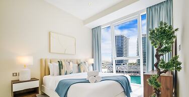 LUX  Pad Executive Suite Canal View 5