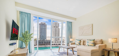 LUX  Pad Executive Suite Canal View 5
