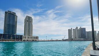 LUX  Pad Executive Suite Canal View 5