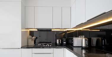 LUX  Pad Executive Suite Canal View 5