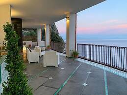 VILLA LE BASTE