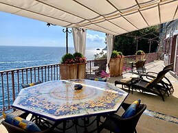 VILLA LE BASTE