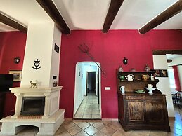 Single Storey Holiday Home With Swimming Pool