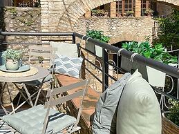 Charming Stone House Near Beach Retreat