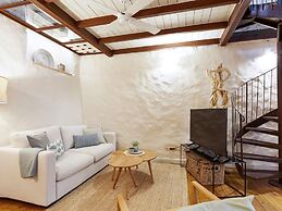 Charming Stone House Near Beach Retreat