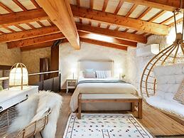 Charming Stone House Near Beach Retreat