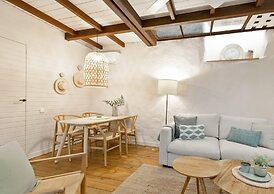 Charming Stone House Near Beach Retreat