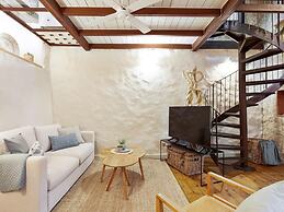 Charming Stone House Near Beach Retreat