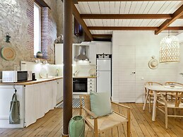 Charming Stone House Near Beach Retreat