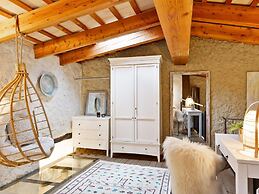 Charming Stone House Near Beach Retreat