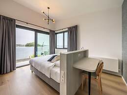 Attractive Villa With Jetty