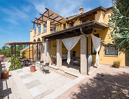 Apartment With Jacuzzi