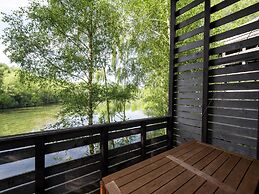 Waterside Elegance Sky Pad