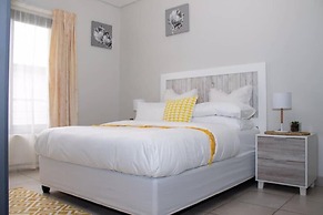 Contemporary Spacious & Comfortable Apartment
