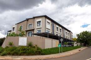 Contemporary Spacious & Comfortable Apartment