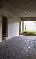 Contemporary Spacious & Comfortable Apartment