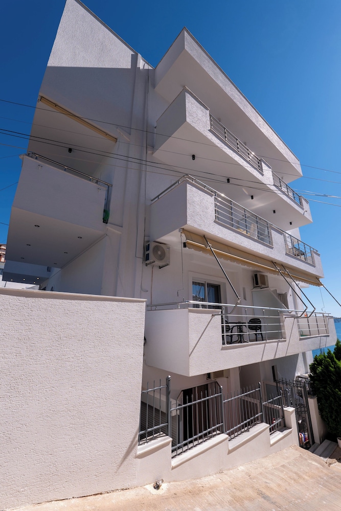 Hotel Erioni