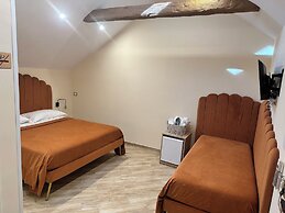 ATTIC ROOM