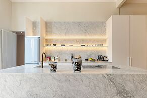 Luxurious 3-Bedroom 280sqm center