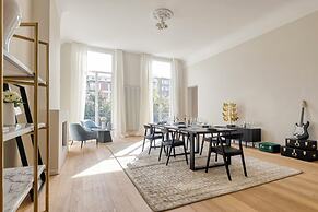 Luxurious 3-Bedroom 280sqm center