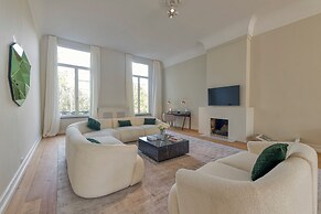 Luxurious 3-Bedroom 280sqm center