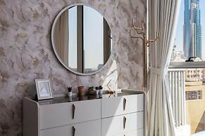 Waves - Urban Chic 1BR Apt With Maid