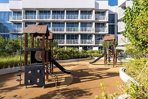 Waves - Urban Chic 1BR Apt With Maid