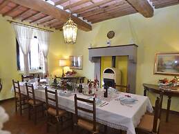 Villa in Uzzano With Private Pool & Garden
