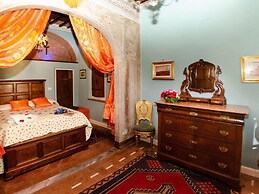Villa in Uzzano With Private Pool & Garden