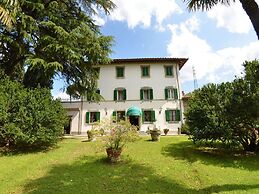 Villa in Uzzano With Private Pool & Garden