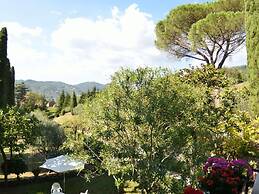 Villa in Uzzano With Private Pool & Garden