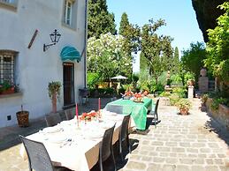 Villa in Uzzano With Private Pool & Garden