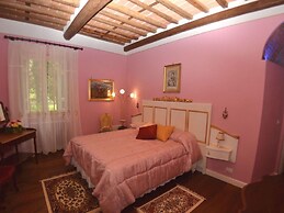 Villa in Uzzano With Private Pool & Garden