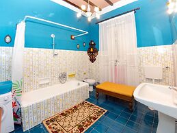 Villa in Uzzano With Private Pool & Garden