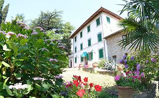 Villa in Uzzano With Private Pool & Garden