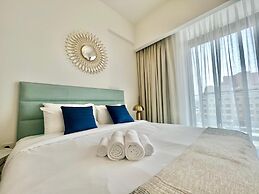 Waves - Comfortable JVC Apt with Balcony