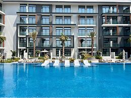 Waves - Comfortable JVC Apt with Balcony