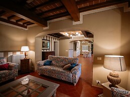 Villa in Tuscany With Pool & Panoramic Views