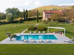 Villa in Tuscany With Pool & Panoramic Views