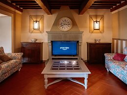 Villa in Tuscany With Pool & Panoramic Views