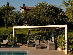 Villa in Tuscany With Pool & Panoramic Views