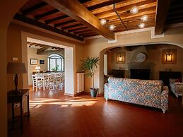 Villa in Tuscany With Pool & Panoramic Views